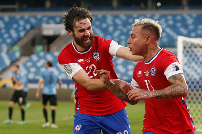 Arturo Vidal đá phản lưới, Chile vẫn giành vé vào tứ kết Copa America Arturo Vidal đá phản lưới, Chile vẫn giành vé vào tứ kết Copa America