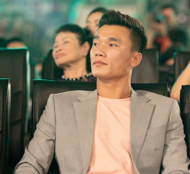 Trước ngày ĐT Việt Nam kết thúc cách ly, thủ môn Bùi Tiến Dũng có động thái gây chú ý Trước ngày ĐT Việt Nam kết thúc cách ly, thủ môn Bùi Tiến Dũng có động thái gây chú ý