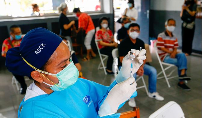 350 nhân viên y tế Indonesia tiêm vaccine vẫn nhiễm Covid-19, hãng dược Trung Quốc nói gì? 350 nhân viên y tế Indonesia tiêm vaccine vẫn nhiễm Covid-19, hãng dược Trung Quốc nói gì?