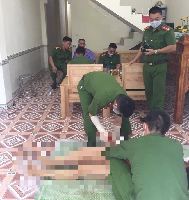 Vợ tử vong sau tiếng hét thất thanh, chồng tự sát bất thành sau khi chui qua mái vào nhà Vợ tử vong sau tiếng hét thất thanh, chồng tự sát bất thành sau khi chui qua mái vào nhà