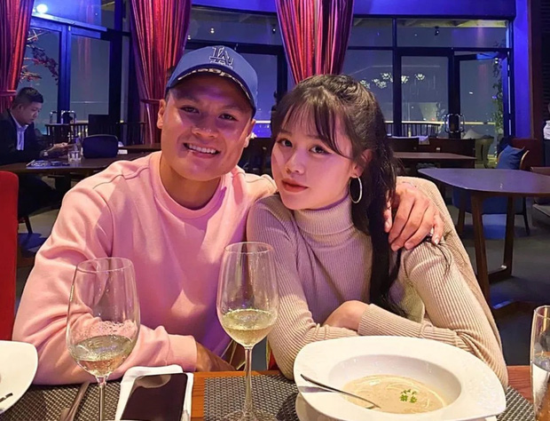 Bồ cũ Quang Hải bỗng xuất hiện giữa ồn ào của cô gái muốn bạn trai cho tiền đầu tư, cũng đòi có 100 - 500 triệu Bồ cũ Quang Hải bỗng xuất hiện giữa ồn ào của cô gái muốn bạn trai cho tiền đầu tư, cũng đòi có 100 - 500 triệu