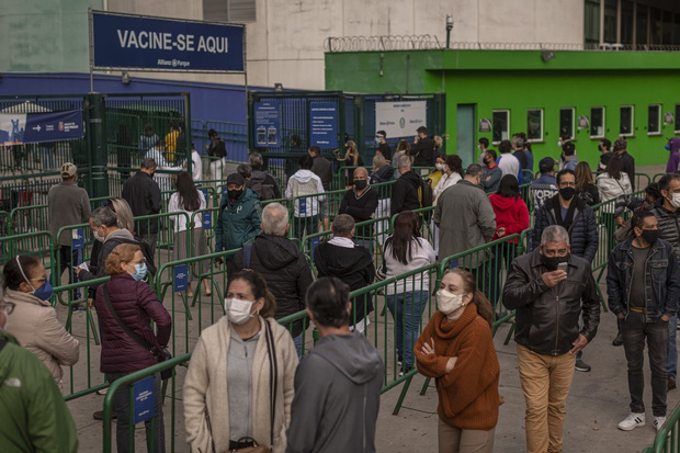 Kén chọn vaccine, ổ dịch nghiêm trọng nhất của thế giới chìm sâu vào vũng lầy kinh hoàng với 500.000 ca tử vong Kén chọn vaccine, ổ dịch nghiêm trọng nhất của thế giới chìm sâu vào vũng lầy kinh hoàng với 500.000 ca tử vong