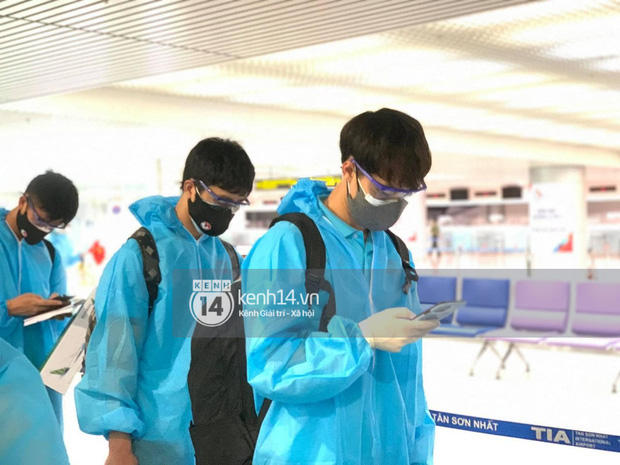 Đội tuyển bóng đá Việt Nam tiếp tục cách ly y tế tập trung thêm 14 ngày Đội tuyển bóng đá Việt Nam tiếp tục cách ly y tế tập trung thêm 14 ngày