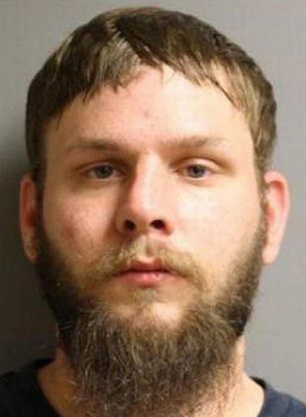 Cuộc sống địa ngục của bé trai bị mẹ kế ngược đãi, giam cầm dưới cầu