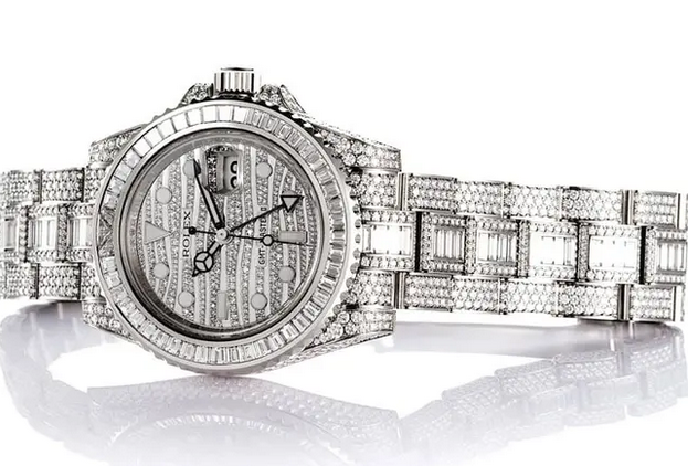 Tỉ phú đô la Ronaldo sở hữu chiếc đồng hồ Rolex đắt nhất lịch sử - 2 Tỉ phú đô la Ronaldo sở hữu chiếc đồng hồ Rolex đắt nhất lịch sử - 2