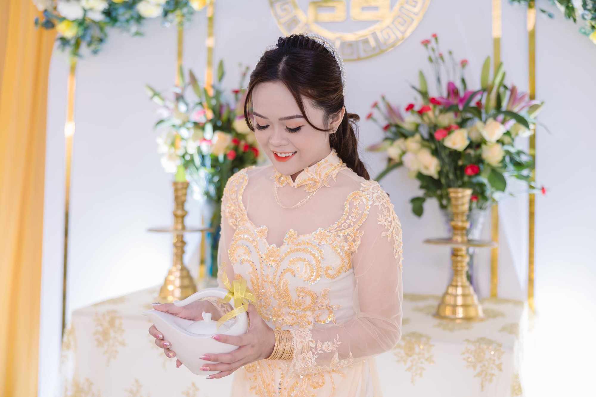 Cô dâu 18 tuổi được tặng 20 cây vàng đeo trĩu người gây bão: Tiết lộ thêm về khoản tiền mặt bố mẹ chồng cho thêm ở đám cưới! - 6 Cô dâu 18 tuổi được tặng 20 cây vàng đeo trĩu người gây bão: Tiết lộ thêm về khoản tiền mặt bố mẹ chồng cho thêm ở đám cưới! - 6