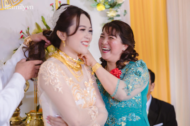 Cô dâu 18 tuổi được tặng 20 cây vàng đeo trĩu người gây bão: Tiết lộ thêm về khoản tiền mặt bố mẹ chồng cho thêm ở đám cưới! - 8 Cô dâu 18 tuổi được tặng 20 cây vàng đeo trĩu người gây bão: Tiết lộ thêm về khoản tiền mặt bố mẹ chồng cho thêm ở đám cưới! - 8