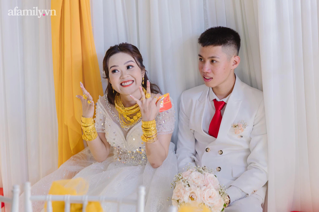 Cô dâu 18 tuổi được tặng 20 cây vàng đeo trĩu người gây bão: Tiết lộ thêm về khoản tiền mặt bố mẹ chồng cho thêm ở đám cưới! - 10 Cô dâu 18 tuổi được tặng 20 cây vàng đeo trĩu người gây bão: Tiết lộ thêm về khoản tiền mặt bố mẹ chồng cho thêm ở đám cưới! - 10