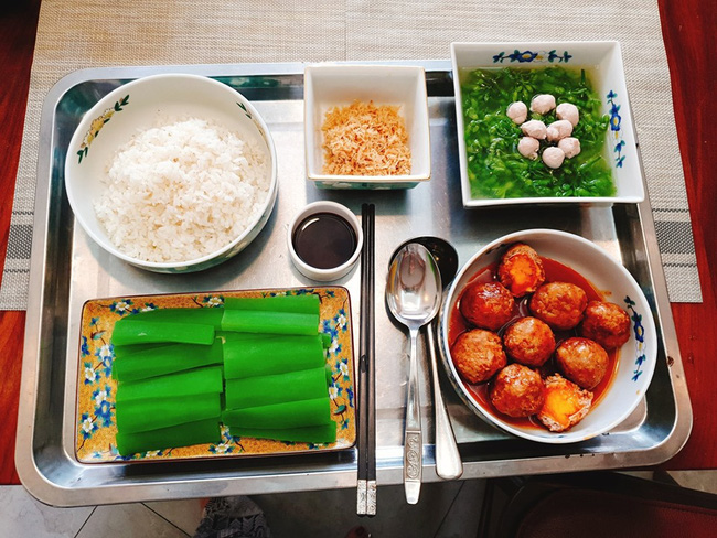 Mẹ chồng chăm sóc con dâu ở cữ chu đáo hết mực nhưng lại không động tới cháu, câu buột miệng trong ngày đầy tháng khiến cô nghẹn ngào Mẹ chồng chăm sóc con dâu ở cữ chu đáo hết mực nhưng lại không động tới cháu, câu buột miệng trong ngày đầy tháng khiến cô nghẹn ngào