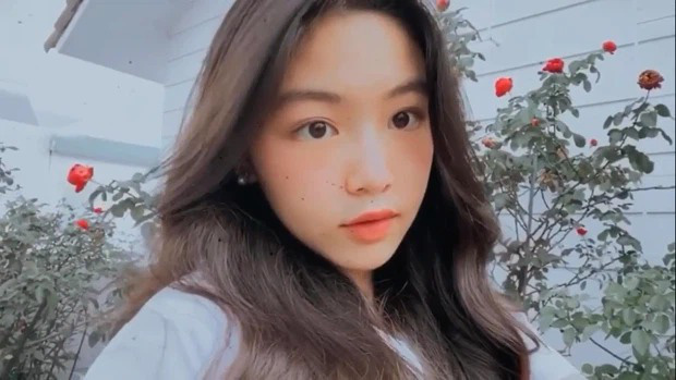 Lọ Lem nhà MC Quyền Linh xinh quá, đứng giữa biệt thự 21 tỷ ngập hoa trái lại càng xinh - 11 Lọ Lem nhà MC Quyền Linh xinh quá, đứng giữa biệt thự 21 tỷ ngập hoa trái lại càng xinh - 11