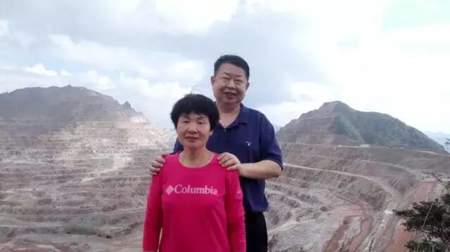 Vợ mất, chồng tỷ phú U70 tuyên bố 'kiếp sau vẫn là vợ chồng', chưa đầy 2 năm cưới luôn mĩ nhân trẻ và tiết lộ cực sốc của cô dâu trên sân khấu hôn lễ! - 2 Vợ mất, chồng tỷ phú U70 tuyên bố 'kiếp sau vẫn là vợ chồng', chưa đầy 2 năm cưới luôn mĩ nhân trẻ và tiết lộ cực sốc của cô dâu trên sân khấu hôn lễ! - 2