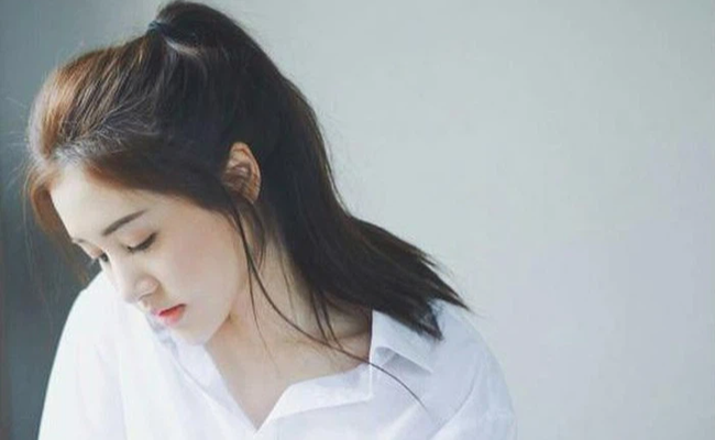 Thấy em gái ăn mặc hớ hênh trước mặt anh rể, tôi nhắc nhở thì em trả lời một câu khiến tôi bàng hoàng Thấy em gái ăn mặc hớ hênh trước mặt anh rể, tôi nhắc nhở thì em trả lời một câu khiến tôi bàng hoàng