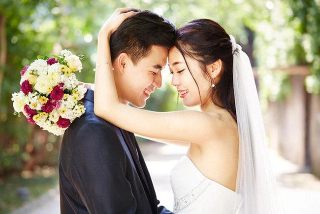 Nhà chồng tuyên bố tặng 10 cây vàng nhưng ra điều kiện cô dâu 'đi cửa sau', một tiếng đập bàn và lời tuyên bố từ nhà gái khiến ai cũng giật mình! Nhà chồng tuyên bố tặng 10 cây vàng nhưng ra điều kiện cô dâu 'đi cửa sau', một tiếng đập bàn và lời tuyên bố từ nhà gái khiến ai cũng giật mình!