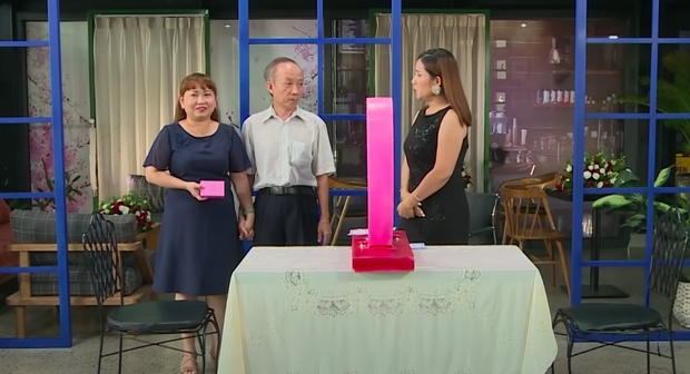 Người đàn ông 63 tuổi gây choáng khi lên show hẹn hò đòi sinh thêm 2 con với bạn gái kém 20 tuổi - 4 Người đàn ông 63 tuổi gây choáng khi lên show hẹn hò đòi sinh thêm 2 con với bạn gái kém 20 tuổi - 4