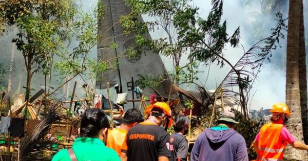 Rơi máy bay ở Philippines: Số người chết tăng lên 31 Rơi máy bay ở Philippines: Số người chết tăng lên 31