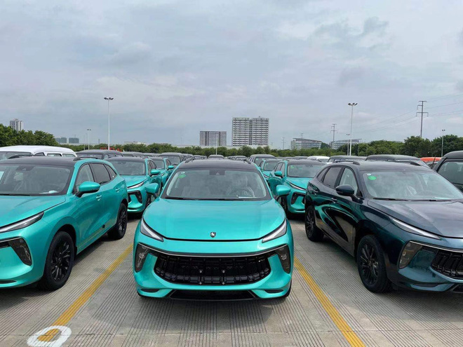 Ô tô Trung Quốc rẻ hơn Honda CR-V 200 triệu, tiêu hao nhiên liệu 6,6L/100km đổ bộ Việt Nam - 1 Ô tô Trung Quốc rẻ hơn Honda CR-V 200 triệu, tiêu hao nhiên liệu 6,6L/100km đổ bộ Việt Nam - 1