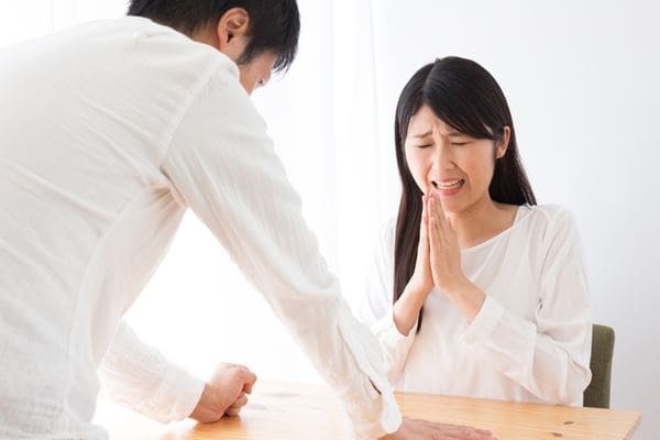Sau chuyến công tác, chồng phát hiện bị 'cắm sừng' từ vật trong thùng rác Sau chuyến công tác, chồng phát hiện bị 'cắm sừng' từ vật trong thùng rác