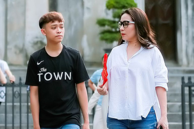 Liên tục bị netizen nhắc nhở chuyện 'ỉm' tiền cát xê của Hồ Văn Cường, Phi Nhung đích thân đáp trả nhưng lại gây tranh cãi vì điều này - 3 Liên tục bị netizen nhắc nhở chuyện 'ỉm' tiền cát xê của Hồ Văn Cường, Phi Nhung đích thân đáp trả nhưng lại gây tranh cãi vì điều này - 3