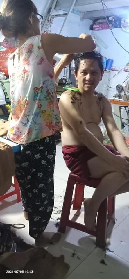 Câu chuyện tình nghĩa vợ chồng giữa mùa dịch khiến ai nấy đều cảm thấy hạnh phúc thay - 2 Câu chuyện tình nghĩa vợ chồng giữa mùa dịch khiến ai nấy đều cảm thấy hạnh phúc thay - 2