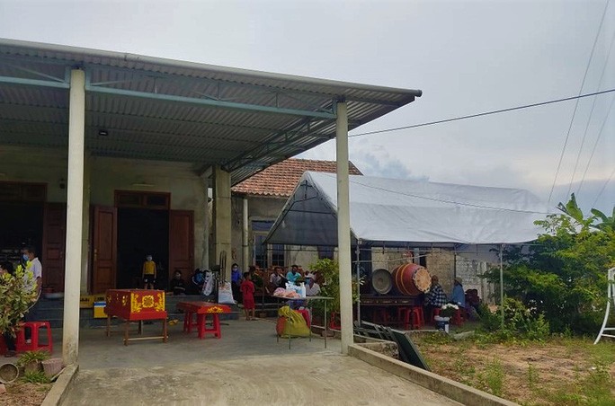 Truy tìm gã con rể nghi giết mẹ vợ rồi bỏ trốn vào rừng - 1 Truy tìm gã con rể nghi giết mẹ vợ rồi bỏ trốn vào rừng - 1