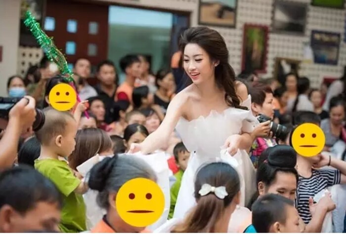 Loạt sao Việt bị chỉ trích vì đi giày lênh khênh, ăn mặc hở hang khi làm từ thiện - 8 Loạt sao Việt bị chỉ trích vì đi giày lênh khênh, ăn mặc hở hang khi làm từ thiện - 8