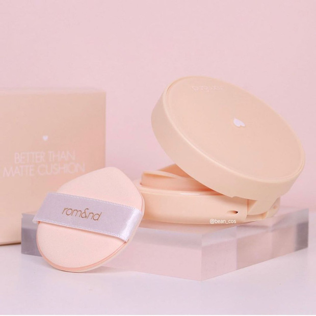 Da dầu sẽ thấy khốn khổ nếu bộ makeup mùa hè không có mấy loại cushion lì mịn này - 5 Da dầu sẽ thấy khốn khổ nếu bộ makeup mùa hè không có mấy loại cushion lì mịn này - 5