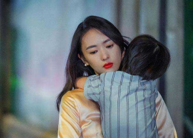 Về ra mắt nhà bạn trai, bất ngờ có một người phụ nữ dắt theo hai đứa nhỏ đến xưng là vợ của người yêu tôi Về ra mắt nhà bạn trai, bất ngờ có một người phụ nữ dắt theo hai đứa nhỏ đến xưng là vợ của người yêu tôi