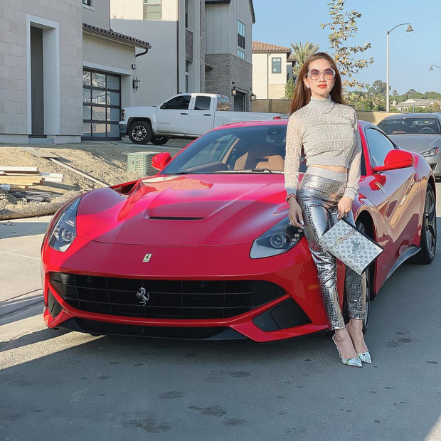 BST xe sang của nữ tỷ phú gốc Việt ở 'lâu đài' 800 tỷ: Lamborghini ra màu nào chị 'hốt' màu đó, đổi xoành xoạch như xách túi hiệu vậy thôi! - 3 BST xe sang của nữ tỷ phú gốc Việt ở 'lâu đài' 800 tỷ: Lamborghini ra màu nào chị 'hốt' màu đó, đổi xoành xoạch như xách túi hiệu vậy thôi! - 3
