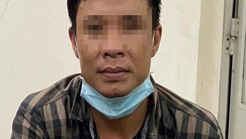 Bé gái nhẹ dạ bị gã hàng xóm nửa đêm dụ vào phòng 'làm trò vợ chồng' Bé gái nhẹ dạ bị gã hàng xóm nửa đêm dụ vào phòng 'làm trò vợ chồng'