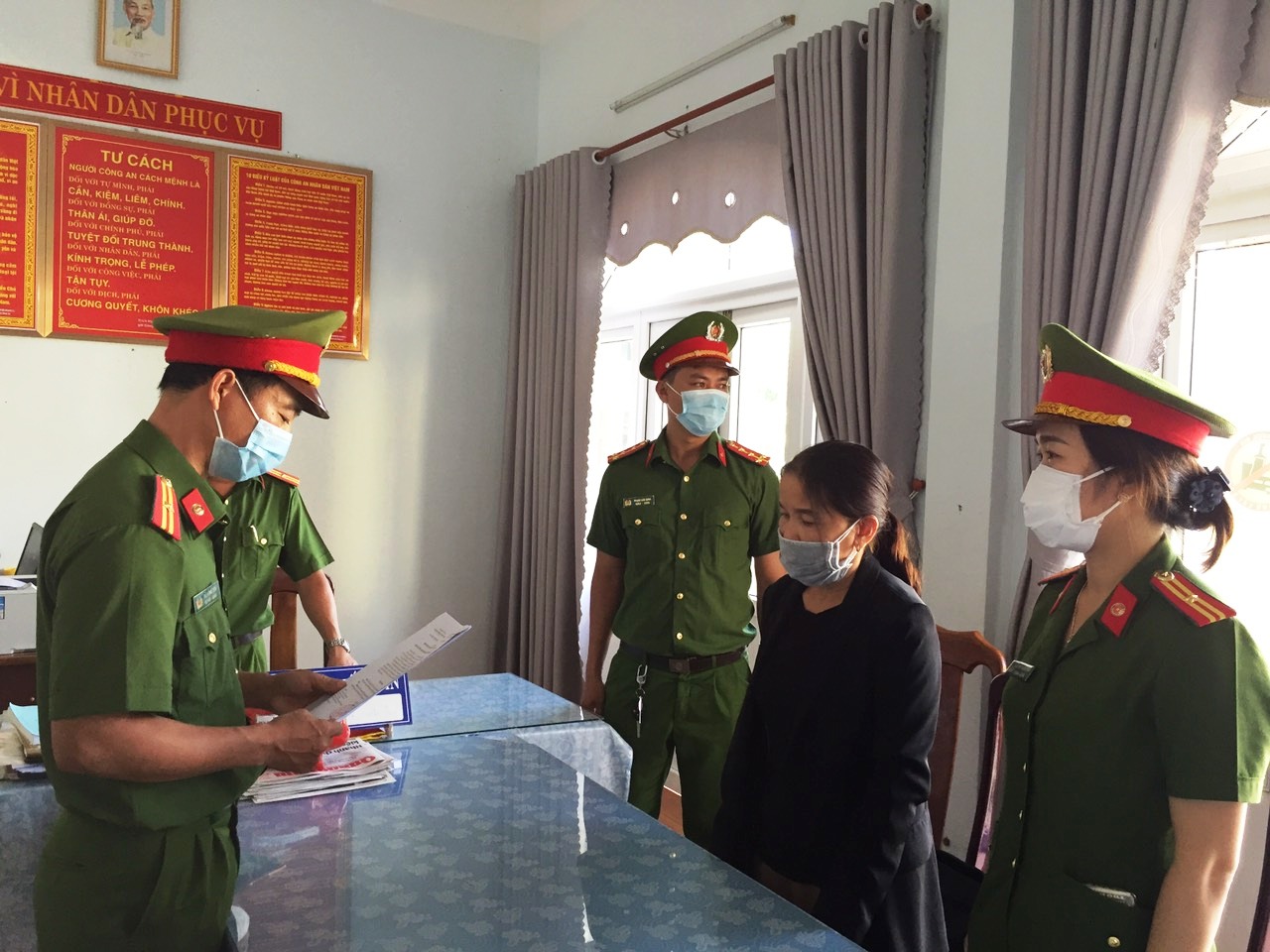 Một nữ cán bộ xã ở Quảng Nam chiếm đoạt hơn 5,4 tỉ đồng Một nữ cán bộ xã ở Quảng Nam chiếm đoạt hơn 5,4 tỉ đồng
