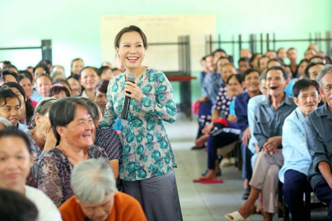 Bị nói 'kinh doanh nghề từ thiện' giữa mùa dịch, Việt Hương lên tiếng đáp trả căng đét - 3 Bị nói 'kinh doanh nghề từ thiện' giữa mùa dịch, Việt Hương lên tiếng đáp trả căng đét - 3