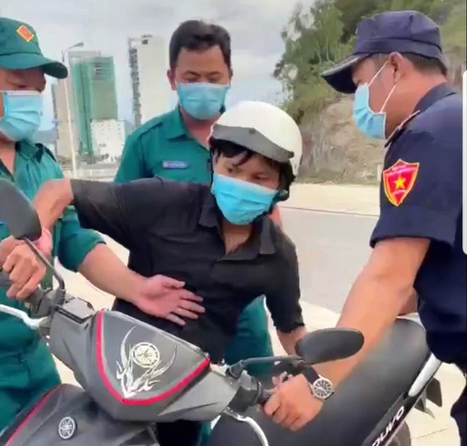Công nhân trong vụ 'bánh mì không phải thực phẩm thiết yếu' được công ty gọi đi làm lại, hoàn cảnh gia đình nhiều khó khăn Công nhân trong vụ 'bánh mì không phải thực phẩm thiết yếu' được công ty gọi đi làm lại, hoàn cảnh gia đình nhiều khó khăn