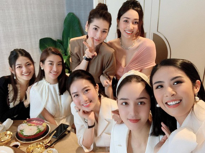 Ngày hết 'Cô vy', 5 couple Vbiz rộn ràng tổ chức tiệc cưới: Dàn khách mời của Phan Mạnh Quỳnh gây choáng, 1 đôi có luôn con đầu lòng! - 7 Ngày hết 'Cô vy', 5 couple Vbiz rộn ràng tổ chức tiệc cưới: Dàn khách mời của Phan Mạnh Quỳnh gây choáng, 1 đôi có luôn con đầu lòng! - 7