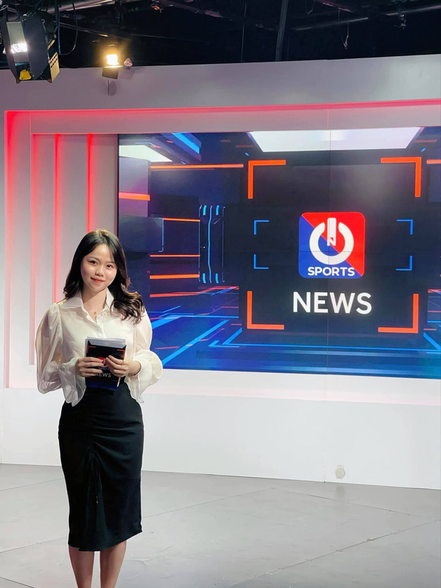 Mẹ nuôi Quang Hải công khai ủng hộ Huỳnh Anh làm BTV thể thao, nói gì mà nhắc đến cả quá khứ? Mẹ nuôi Quang Hải công khai ủng hộ Huỳnh Anh làm BTV thể thao, nói gì mà nhắc đến cả quá khứ?