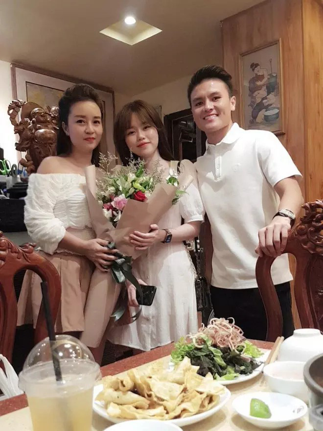 Mẹ nuôi Quang Hải công khai ủng hộ Huỳnh Anh làm BTV thể thao, nói gì mà nhắc đến cả quá khứ? - 5 Mẹ nuôi Quang Hải công khai ủng hộ Huỳnh Anh làm BTV thể thao, nói gì mà nhắc đến cả quá khứ? - 5
