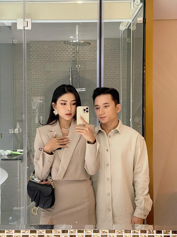 Ngày hết 'Cô vy', 5 couple Vbiz rộn ràng tổ chức tiệc cưới: Dàn khách mời của Phan Mạnh Quỳnh gây choáng, 1 đôi có luôn con đầu lòng! - 17 Ngày hết 'Cô vy', 5 couple Vbiz rộn ràng tổ chức tiệc cưới: Dàn khách mời của Phan Mạnh Quỳnh gây choáng, 1 đôi có luôn con đầu lòng! - 17