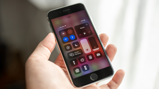 Dù dịch bệnh, người Việt vẫn 'chi bạo' mua iPhone Dù dịch bệnh, người Việt vẫn 'chi bạo' mua iPhone