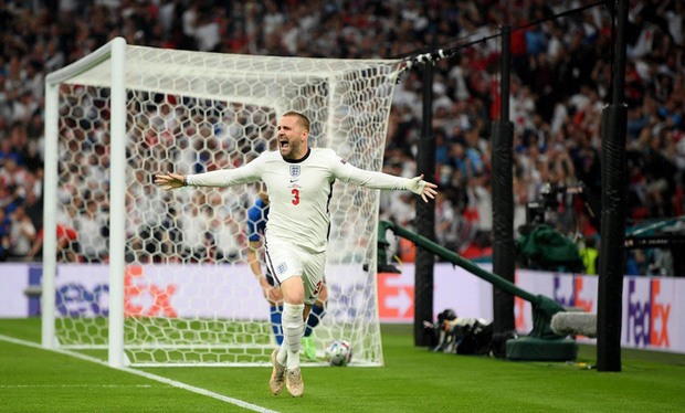 Tiết lộ gây choáng: Hậu vệ tuyển Anh đá tuyệt hay tại Euro 2020 dù bị gãy xương sườn, tổn thương cổ tay Tiết lộ gây choáng: Hậu vệ tuyển Anh đá tuyệt hay tại Euro 2020 dù bị gãy xương sườn, tổn thương cổ tay