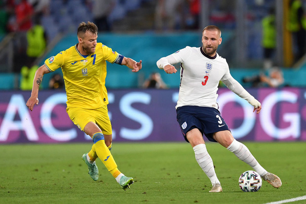 Tiết lộ gây choáng: Hậu vệ tuyển Anh đá tuyệt hay tại Euro 2020 dù bị gãy xương sườn, tổn thương cổ tay - 1 Tiết lộ gây choáng: Hậu vệ tuyển Anh đá tuyệt hay tại Euro 2020 dù bị gãy xương sườn, tổn thương cổ tay - 1