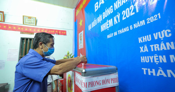 Khởi tố nguyên chủ tịch HĐND xã mang phiếu về nhà 'bầu cho mình' Khởi tố nguyên chủ tịch HĐND xã mang phiếu về nhà 'bầu cho mình'