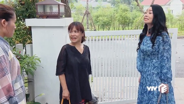 Hương vị tình thân tập 67: Nam uất ức với cách Long đuổi việc mình, bà Bích tiếp tục ăn cắp, bị bà Sa làm bẽ mặt - 2 Hương vị tình thân tập 67: Nam uất ức với cách Long đuổi việc mình, bà Bích tiếp tục ăn cắp, bị bà Sa làm bẽ mặt - 2
