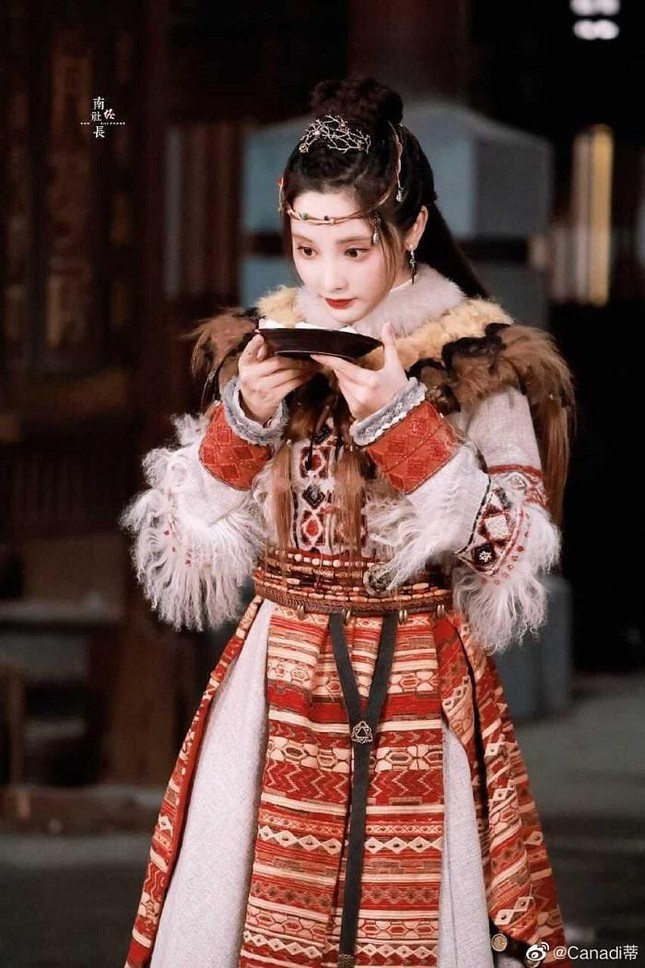 Mỹ nữ 'Đông Cung' - Bành Tiểu Nhiễm cực xinh khi đóng cặp Phùng Thiệu Phong, netizen kêu gào tránh xa chồng cũ Triệu Lệ Dĩnh - 4 Mỹ nữ 'Đông Cung' - Bành Tiểu Nhiễm cực xinh khi đóng cặp Phùng Thiệu Phong, netizen kêu gào tránh xa chồng cũ Triệu Lệ Dĩnh - 4