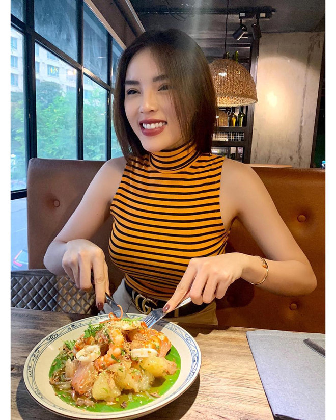 Loạt hint căng đét của 2 cặp đôi mỹ nhân hot nhất Vbiz: Kỳ Duyên - Minh Triệu đồng điệu từng chút, Gil Lê - Hoàng Thuỳ Linh nghi sống chung - 1 Loạt hint căng đét của 2 cặp đôi mỹ nhân hot nhất Vbiz: Kỳ Duyên - Minh Triệu đồng điệu từng chút, Gil Lê - Hoàng Thuỳ Linh nghi sống chung - 1