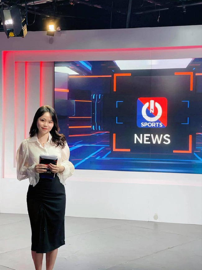 Huỳnh Anh bất ngờ tâm sự muốn gặp lại bạn trai cũ - cầu thủ Quang Hải và dự đoán tương lai sẽ phải chạm mặt khi đã trở thành MC thể thao - 2 Huỳnh Anh bất ngờ tâm sự muốn gặp lại bạn trai cũ - cầu thủ Quang Hải và dự đoán tương lai sẽ phải chạm mặt khi đã trở thành MC thể thao - 2