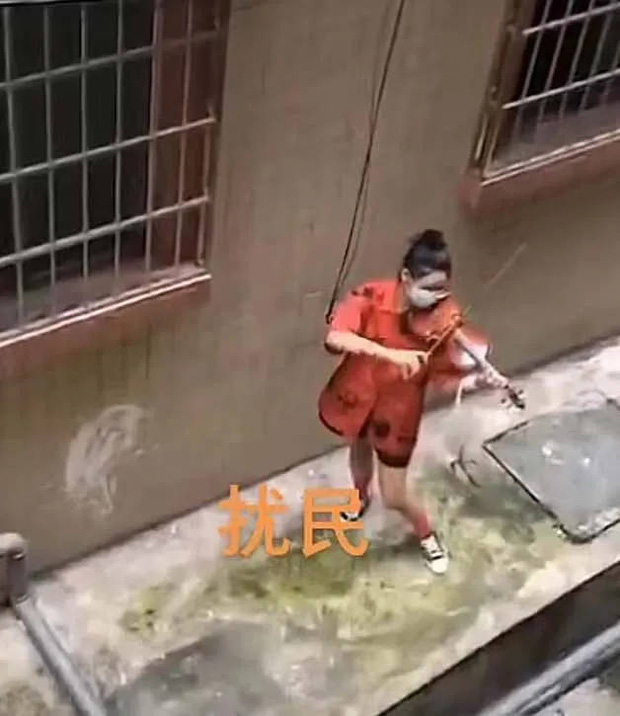 Chăm sóc bệnh nhân bị tai nạn, y tá bỗng trở thành mục tiêu săn đuổi của kẻ hoang tưởng, hành vi điên dại khiến nạn nhân suy sụp cầu cứu - 3 Chăm sóc bệnh nhân bị tai nạn, y tá bỗng trở thành mục tiêu săn đuổi của kẻ hoang tưởng, hành vi điên dại khiến nạn nhân suy sụp cầu cứu - 3