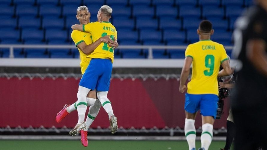 Brazil đè bẹp Đức với ‘hat-trick’ chớp nhoáng của Richarlison Brazil đè bẹp Đức với ‘hat-trick’ chớp nhoáng của Richarlison