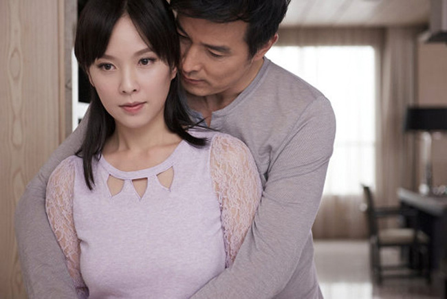 Chồng có bồ, cô vợ cao tay cầm điện thoại thực hiện một thay đổi khiến anh ta xám mặt, run rẩy xin lỗi ngay tức khắc! Chồng có bồ, cô vợ cao tay cầm điện thoại thực hiện một thay đổi khiến anh ta xám mặt, run rẩy xin lỗi ngay tức khắc!
