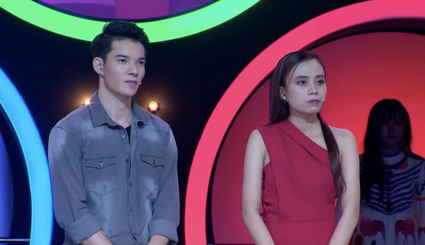 Lạ lùng cô gái lên show hẹn hò tìm người yêu cho đã rồi cuối cùng xin lỗi thú nhận đã có bạn trai ở nhà? Lạ lùng cô gái lên show hẹn hò tìm người yêu cho đã rồi cuối cùng xin lỗi thú nhận đã có bạn trai ở nhà?