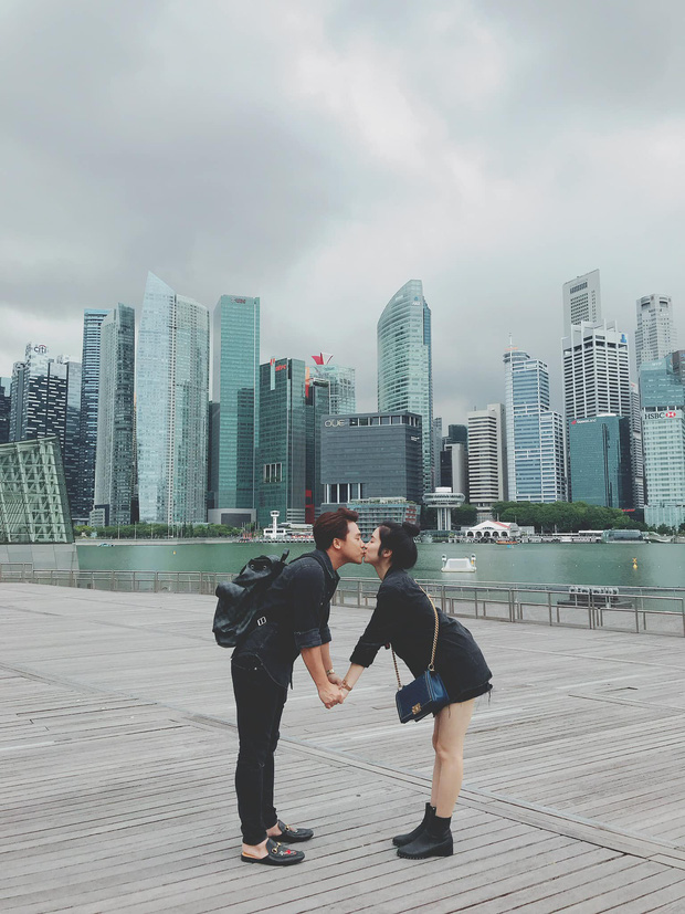 Hé lộ ảnh hẹn hò hiếm hoi lúc mới yêu của Hoà Minzy và chồng thiếu gia: Đôi chim cu ríu rít, khoá môi ngọt phát ghen! - 2 Hé lộ ảnh hẹn hò hiếm hoi lúc mới yêu của Hoà Minzy và chồng thiếu gia: Đôi chim cu ríu rít, khoá môi ngọt phát ghen! - 2
