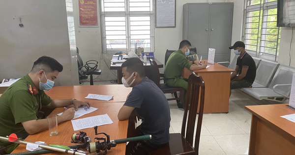 12 người tụ tập hầu đồng bị phạt 90 triệu đồng 12 người tụ tập hầu đồng bị phạt 90 triệu đồng